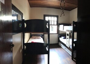 1 dormitorio, tabla de planchar con plancha, wifi gratis y ropa de cama