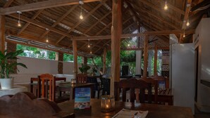 Reception - bigblue arugambay (Arugam Bay)
