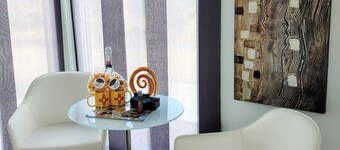 Albuquerque West Contemporary Casita Retreat with a View