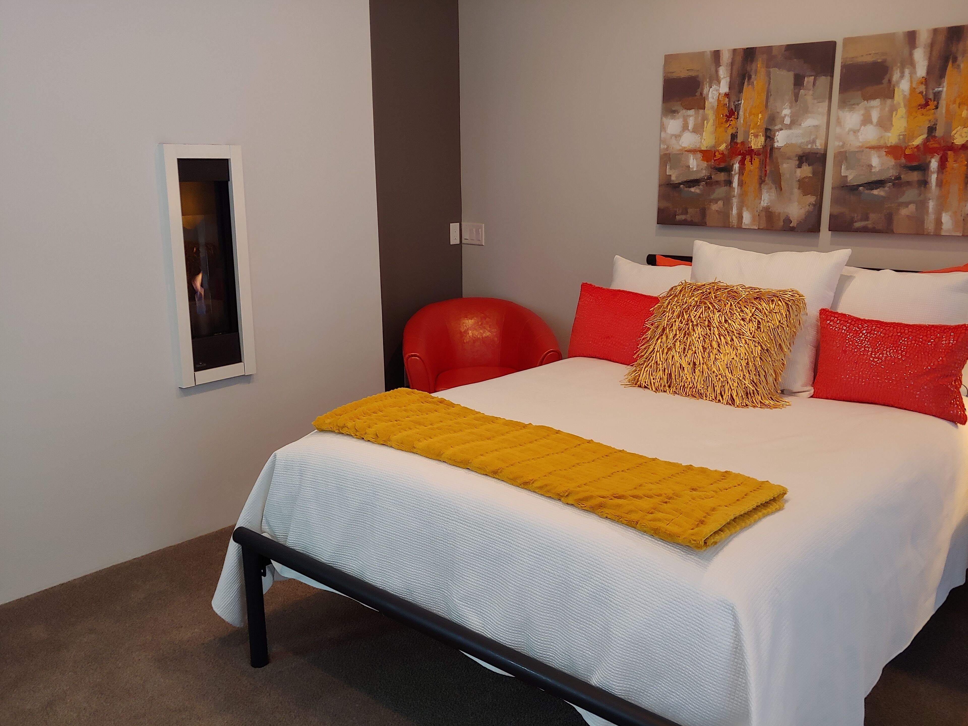 Albuquerque West Ultra Contemporary Casita Retreat with a View