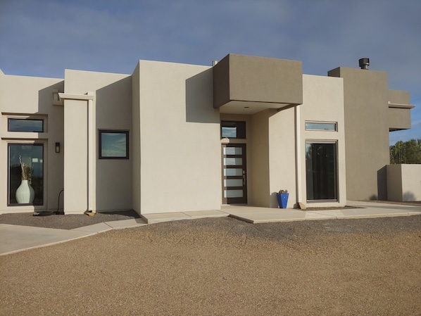 Exterior - Albuquerque West Contemporary Casita Retreat with a View (Albuquerque)