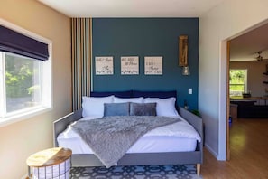 3 bedrooms, desk, free WiFi, bed sheets