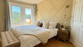 3 makuuhuonetta, työpöytä, ilmainen Wi-Fi, vuodevaatteet