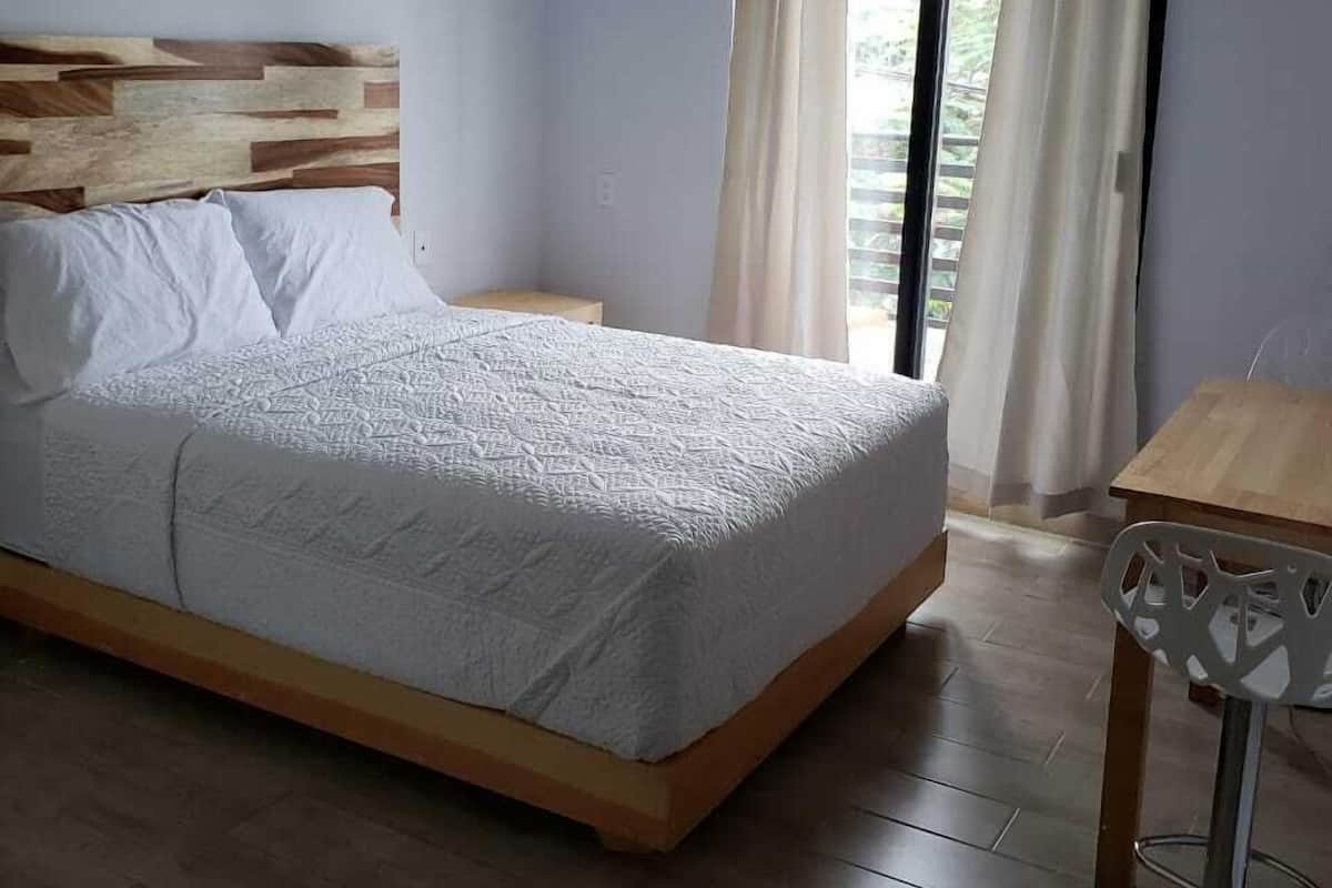 1 bedroom, Egyptian cotton sheets, premium bedding, Tempur-Pedic beds