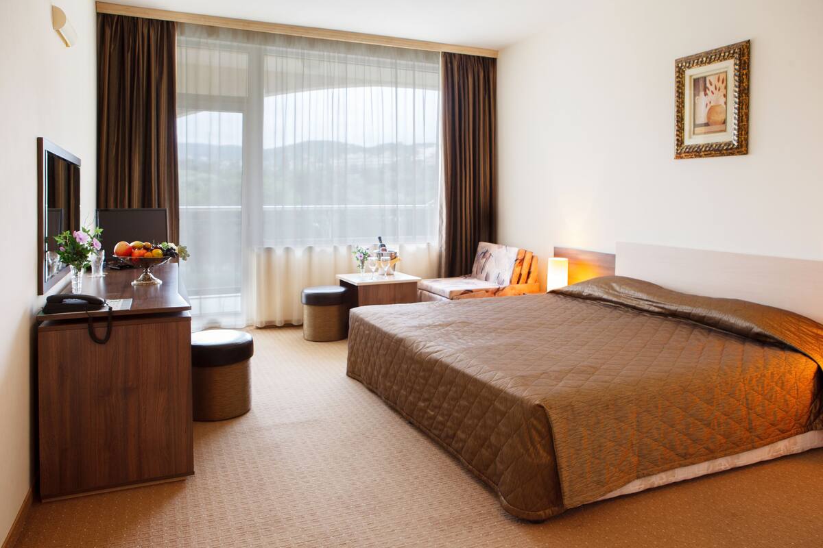 Classic Double Room, Balcony, Park View | 1 bedroom, Select Comfort beds, desk, laptop workspace