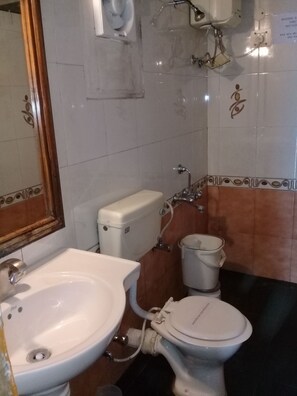 Deluxe Room, 1 Bedroom | Bathroom | Shower, free toiletries, towels - Hotel Happy Home The Lake Paradise (Nainital)