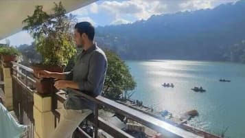 Deluxe Room, 1 Bedroom, Lake View, Lakeside | Terrace/patio