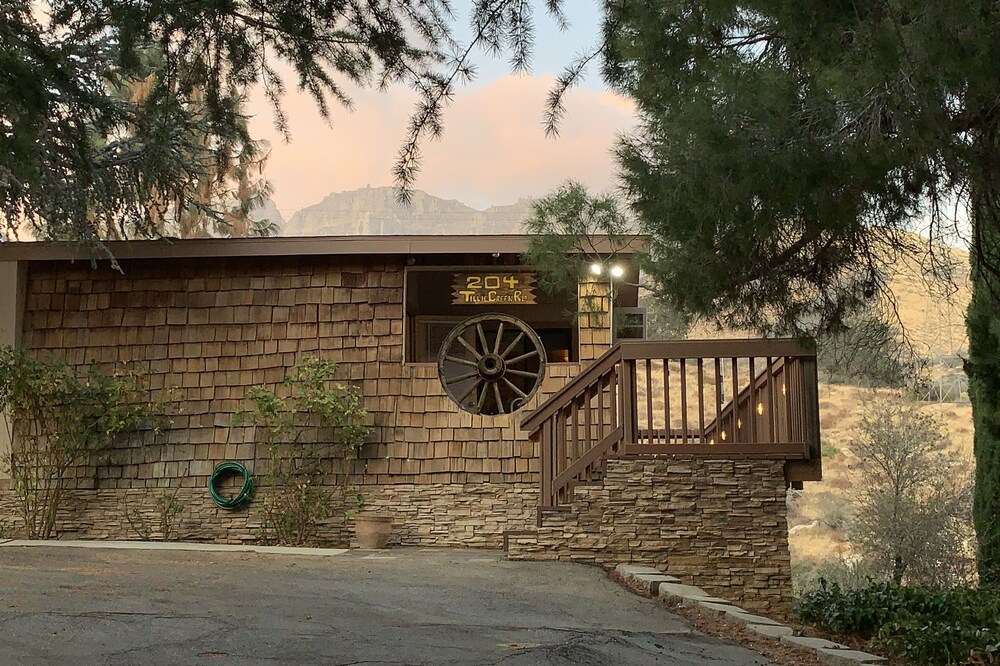 Tillie Creek Retreat: a Creekside Oasis