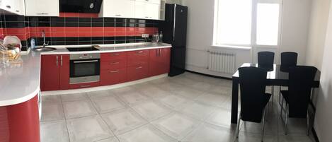 Fridge, oven, stovetop, dishwasher