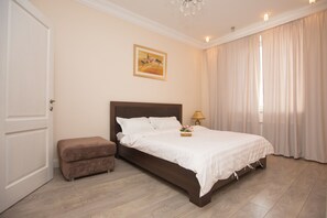 3 bedrooms, WiFi - 3 bedroom apartment for daily rent (Odessa)