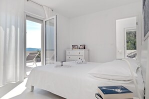 3 bedrooms, iron/ironing board, WiFi, bed sheets - Villa V - private pool, special location & surroundings (Mimice)