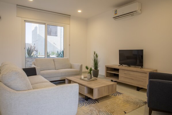 Perushuvila | Oleskelualue | 40–tuumainen LED-televisio, jossa satelliittikanavat