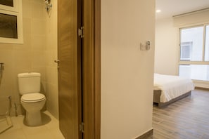 Villa básica | Baño | Regadera, regadera tipo lluvia, toallas