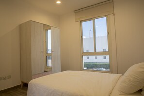 4 habitaciones, tabla de planchar con plancha y ropa de cama