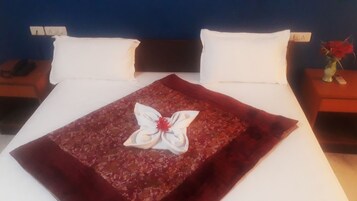 Deluxe Room | Desk, blackout drapes, wheelchair access