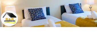 Modernes 3-Bett-Haus mit Küche, Wohnzimmer, kostenfreiem WLAN und Parkplatz