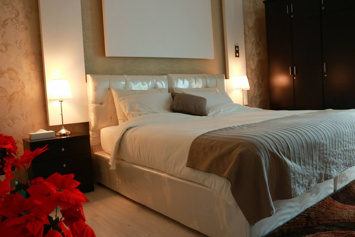 Desk, iron/ironing board, free WiFi, bed sheets