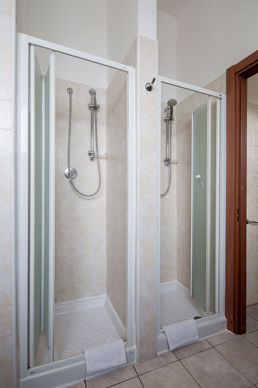 Dortoir Partagé, dortoir mixte (8 Adults) | Douche de la salle de bain
