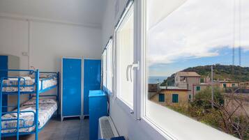 Dormitorio compartido, dormitorio mixto (8 Adults) | Vistas a la ciudad