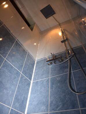 Deluxe Room (A2) | Bathroom shower - Apartmani Niksic (Igalo)