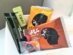 Secador de cabelo, toalhas de banho