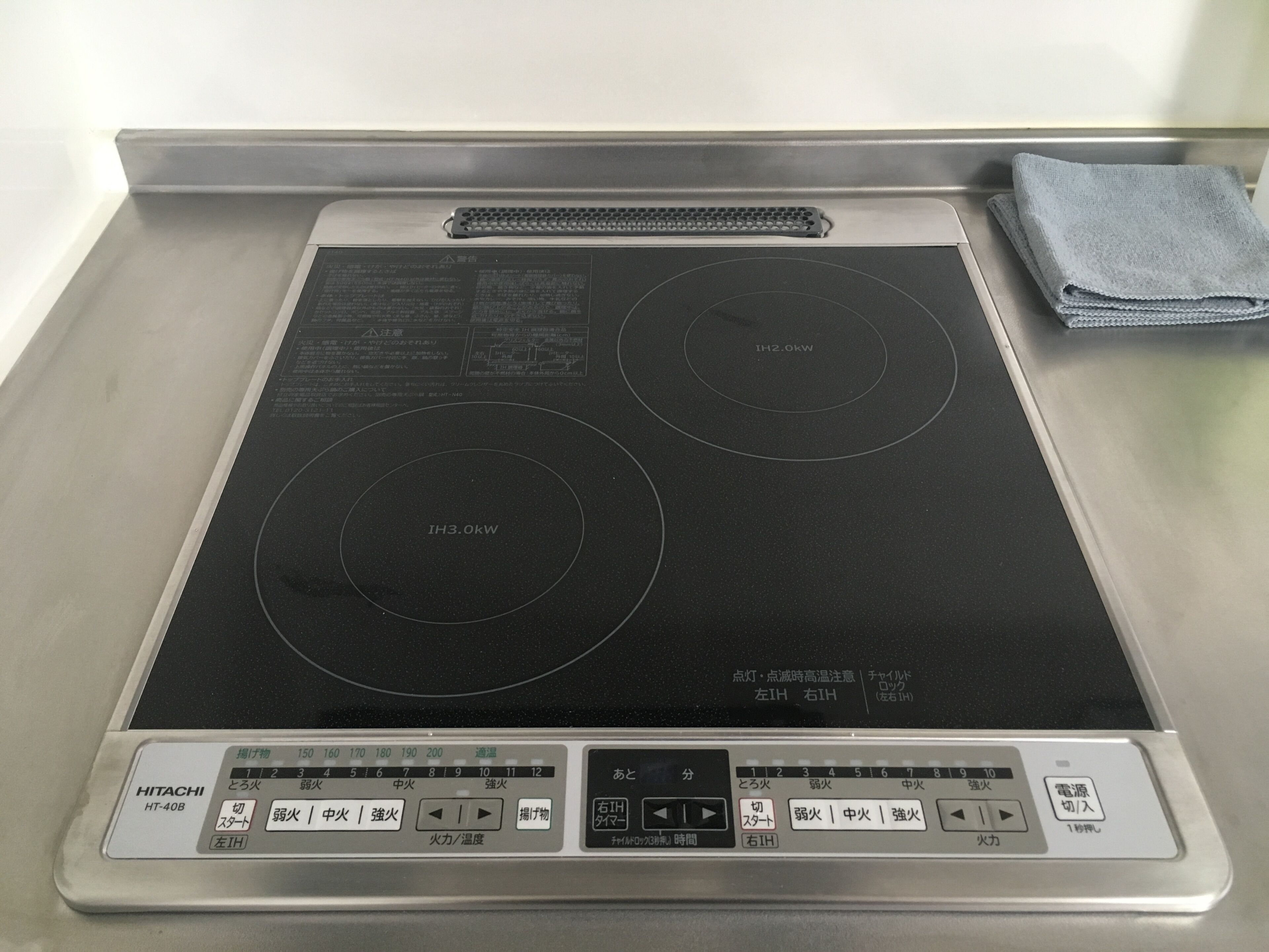 冷蔵庫、電気ポット、調理器具と食器、香辛料