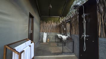 Tenda Mewah | Kamar mandi | Shower, pancuran hujan, perlengkapan mandi gratis, dan jubah mandi