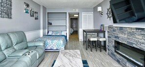 1 chambre, coffre-fort, fer et planche à repasser