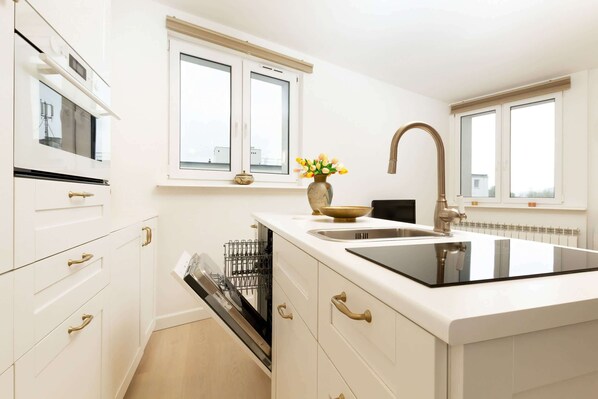 Fridge, microwave, oven, stovetop