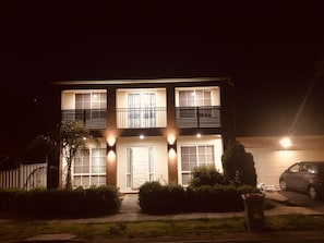 Exterior - Golf View Charm - Large two story House (Entire House) (Craigieburn)