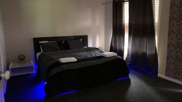 4 habitaciones, escritorio, tabla de planchar con plancha y wifi gratis