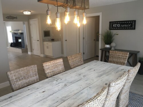 Bootfahrertraum. Banana River Beach House mit Dock und Pool. Kurzer Fußweg zum Strand.