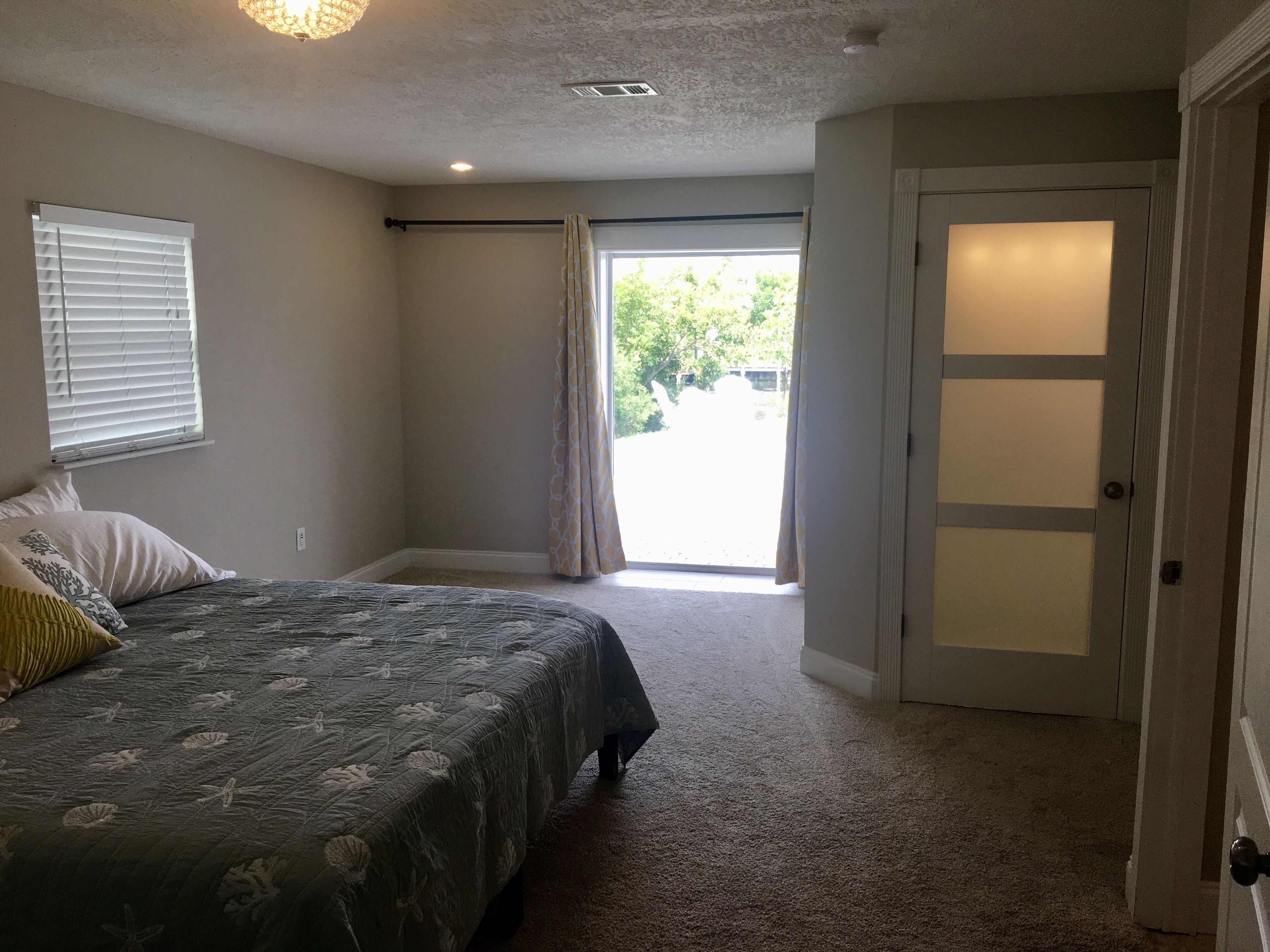 3 chambres, coffres-forts dans les chambres, fer et planche à repasser