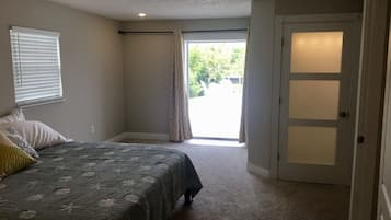 3 chambres, coffres-forts dans les chambres, fer et planche à repasser