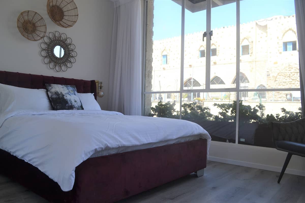 Quarto conforto | Berços grátis, Wi-Fi de cortesia, roupa de cama