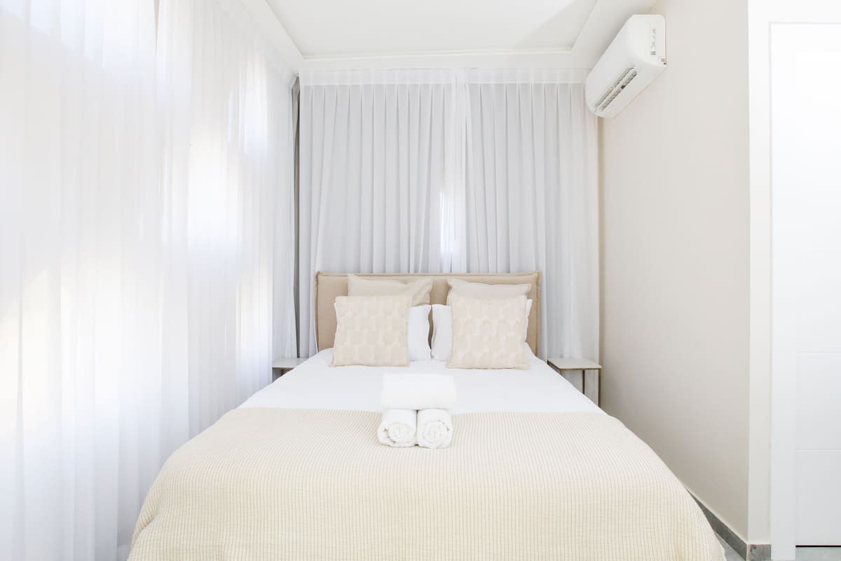 Quarto conforto (303) | Berços grátis, Wi-Fi de cortesia, roupa de cama