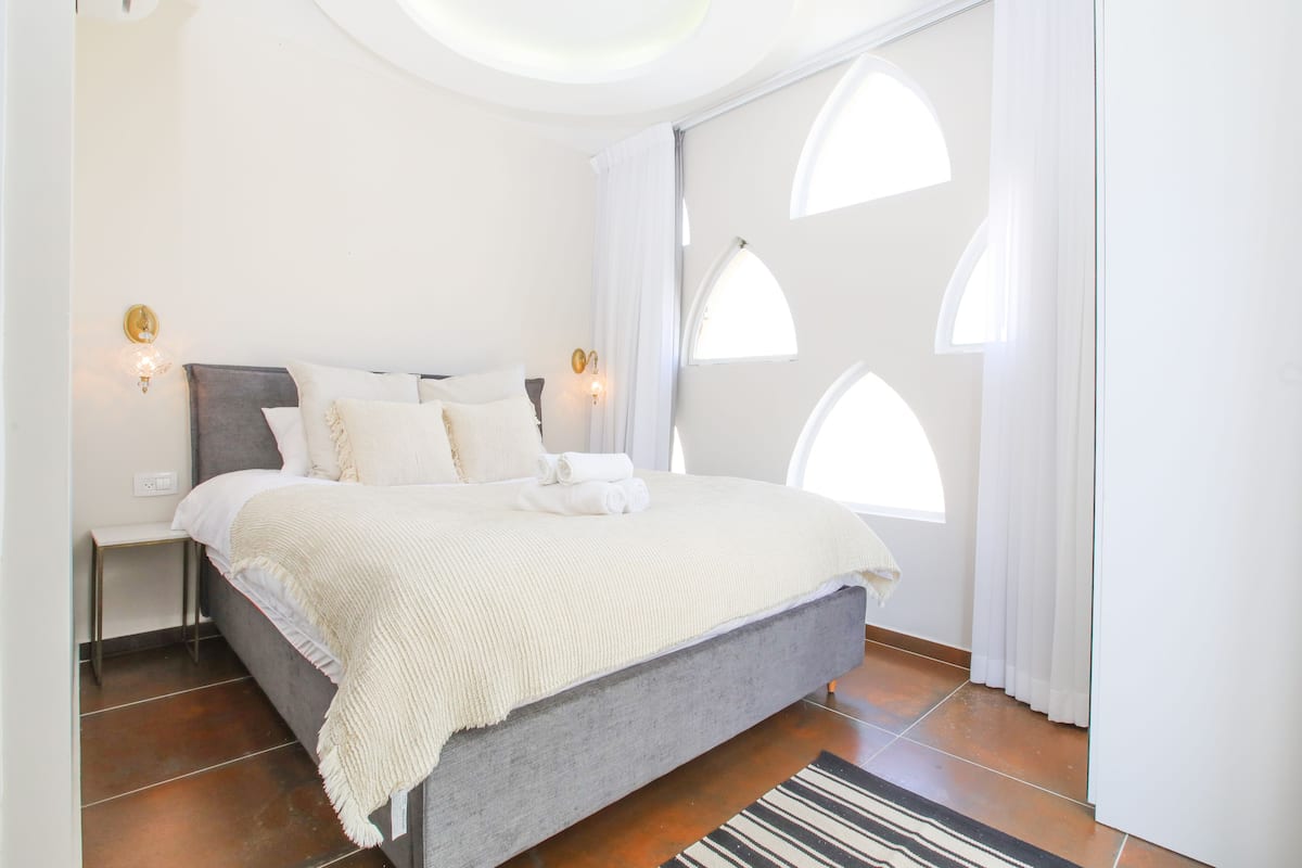 Quarto conforto (302) | Berços grátis, Wi-Fi de cortesia, roupa de cama
