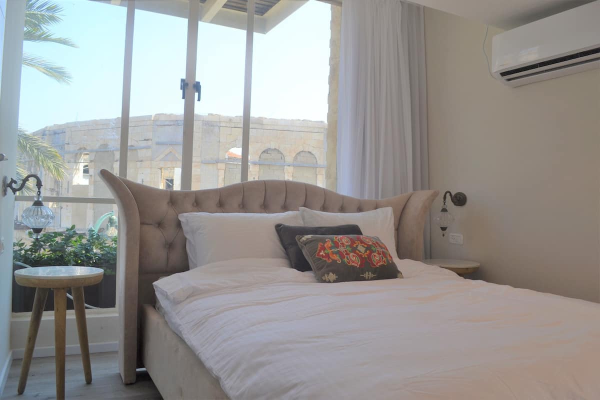 Quarto conforto | Berços grátis, Wi-Fi de cortesia, roupa de cama