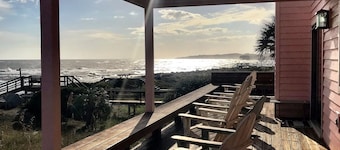 Oceanfront! Quiet & Relaxing on South end of Tarpon, with magnificent sunsets!