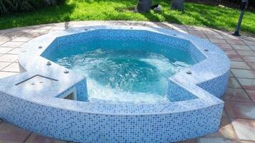 Bathtub spa outdoor