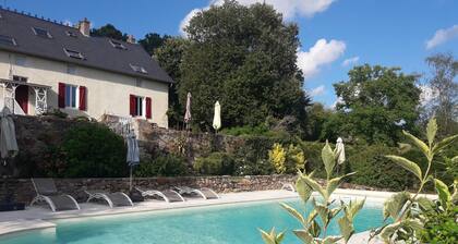 Ferme authentique avec piscine chauffée et vue panoramique