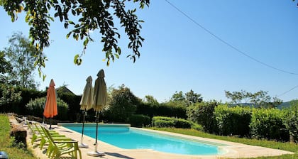 Auténtica casa de campo con piscina climatizada y vista panorámica.