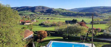 Piscina all'aperto, una piscina riscaldata