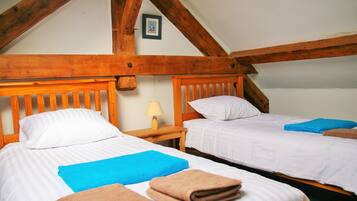 7 makuuhuonetta, silitysrauta/-lauta, ilmainen Wi-Fi, vuodevaatteet