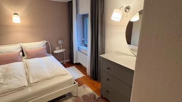 1 bedroom, free WiFi, bed sheets