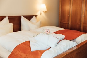 Chambre Simple Standard | Coffres-forts dans les chambres, bureau, rideaux occultants