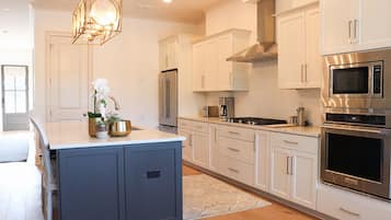 Micro-ondes, four, plaque de cuisson, lave-vaisselle