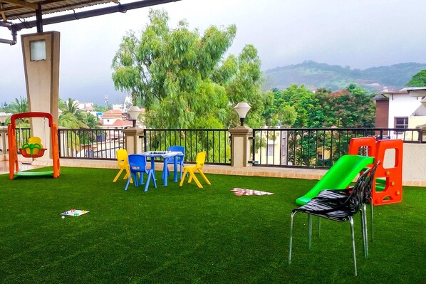 Children's play area - outdoor - Dean Villa (Mawal)