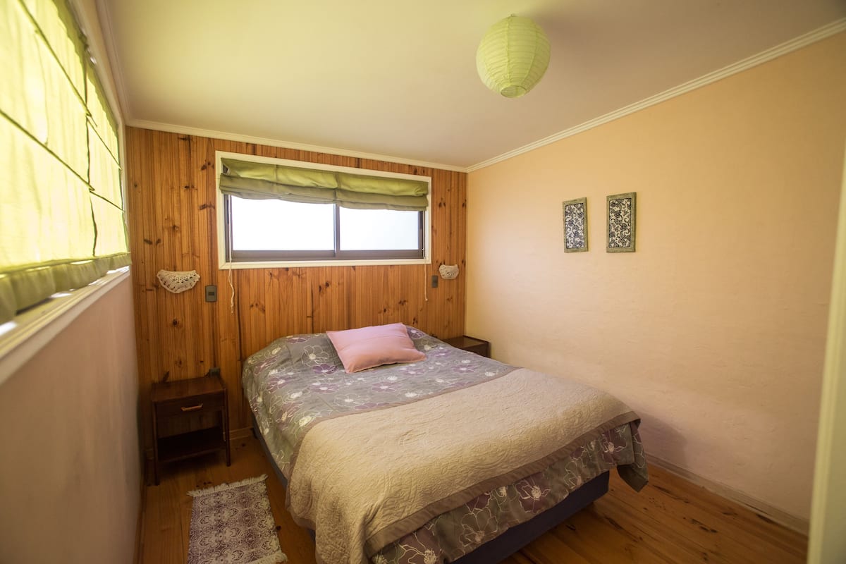3 kamar tidur, brankas, dan seprai linen