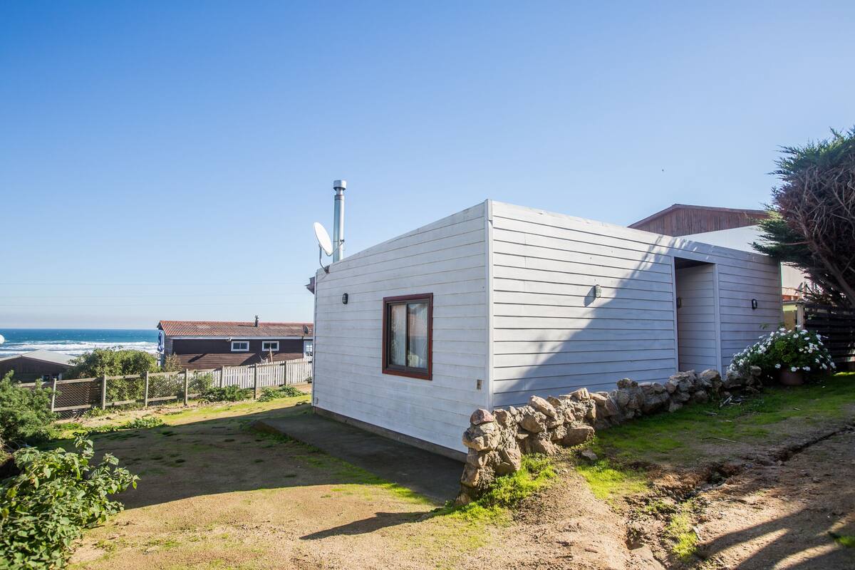 Grand Cabin, Accessible, Partial Ocean View | In-room safe, bed sheets